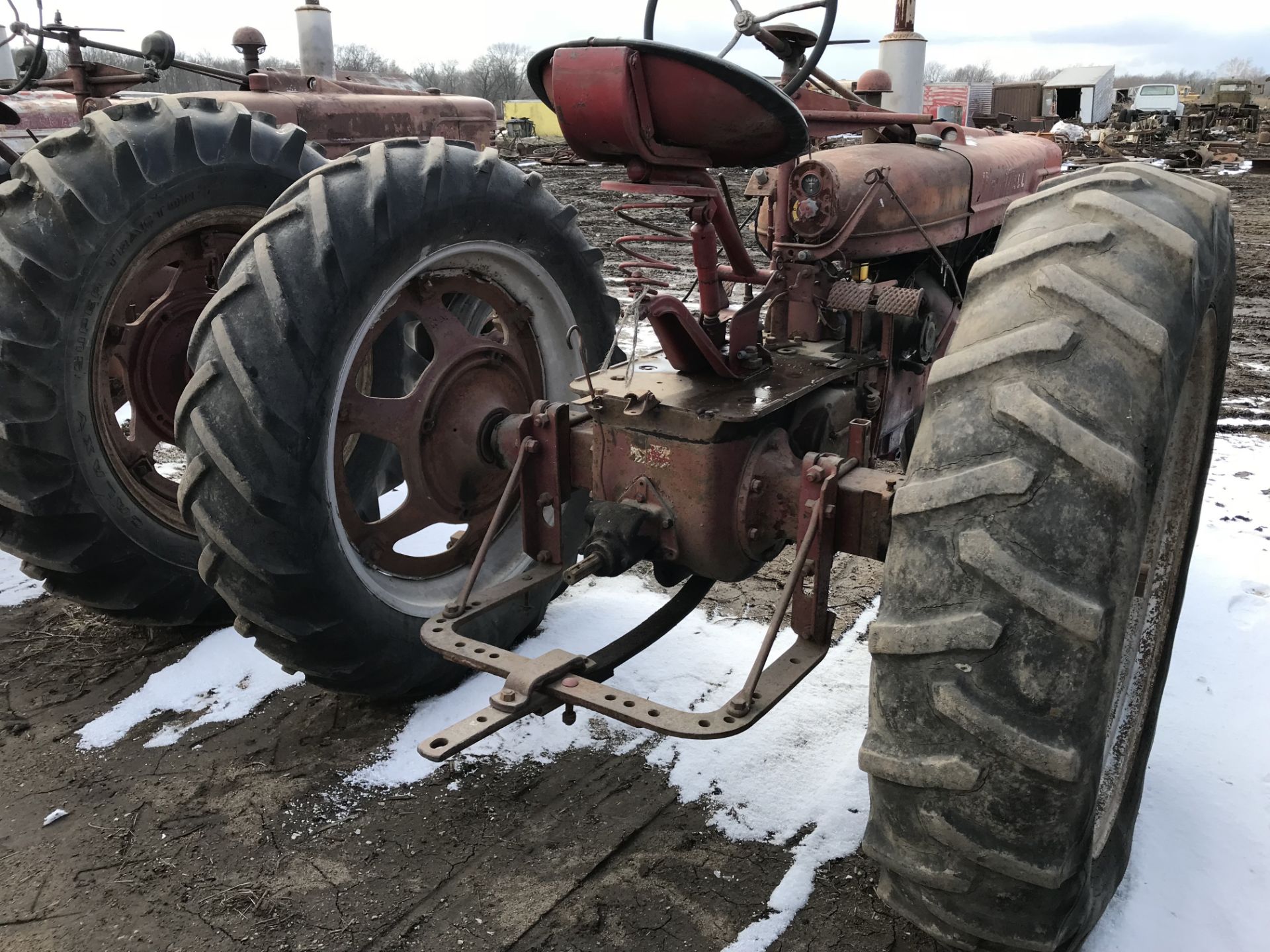 IH H TRACTOR, RUNNING - Image 3 of 4