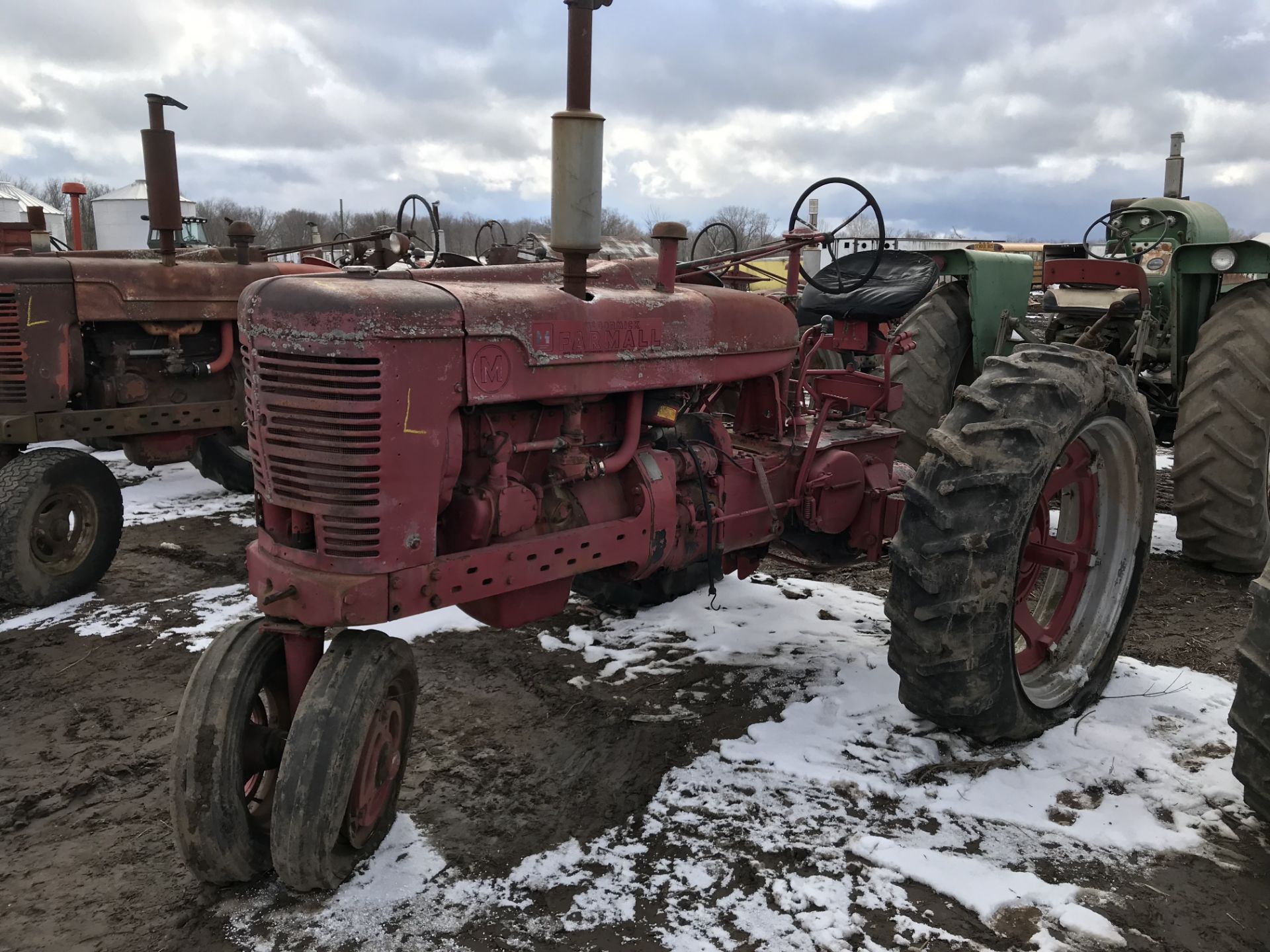 FARMALL M TRACTOR, NON RUNNING, MOTOR FREE - Image 2 of 5