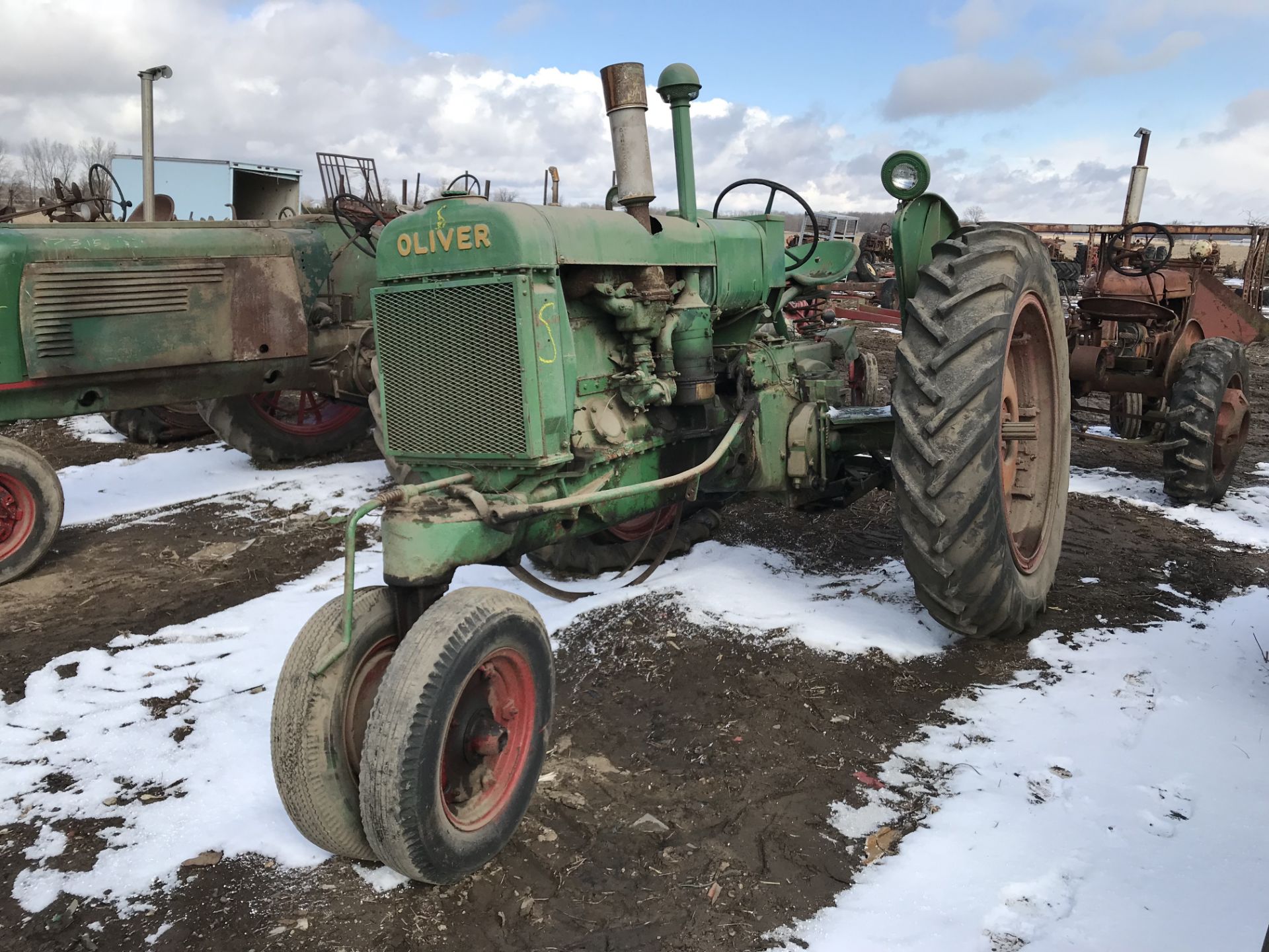 OLIVER 80 TRACTOR, NON RUNNING