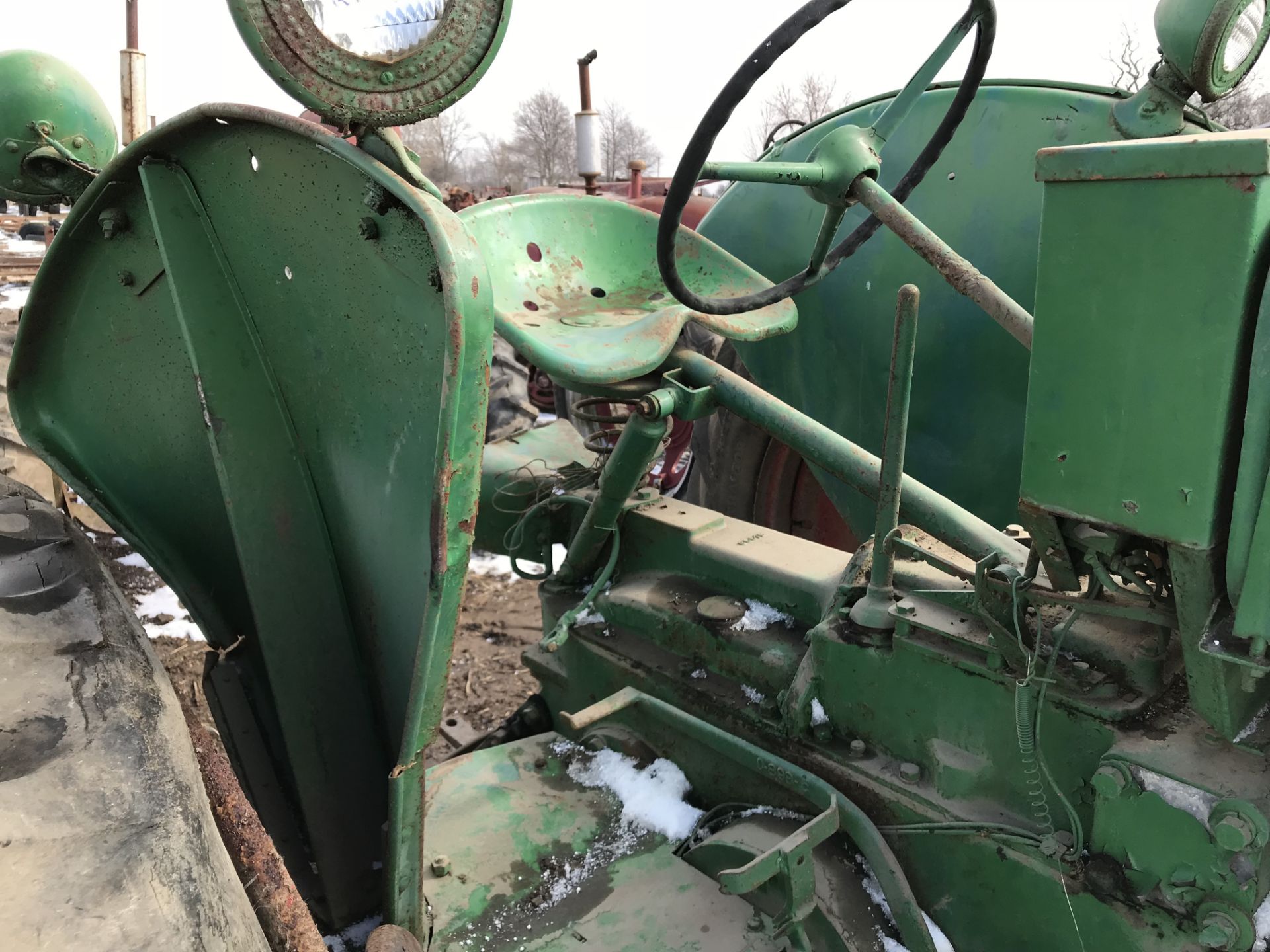 OLIVER 80 TRACTOR, NON RUNNING - Image 3 of 6