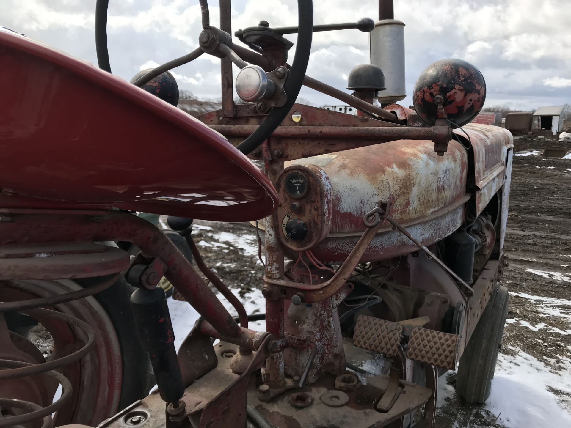 IH M TRACTOR, RUNNING - Image 5 of 6