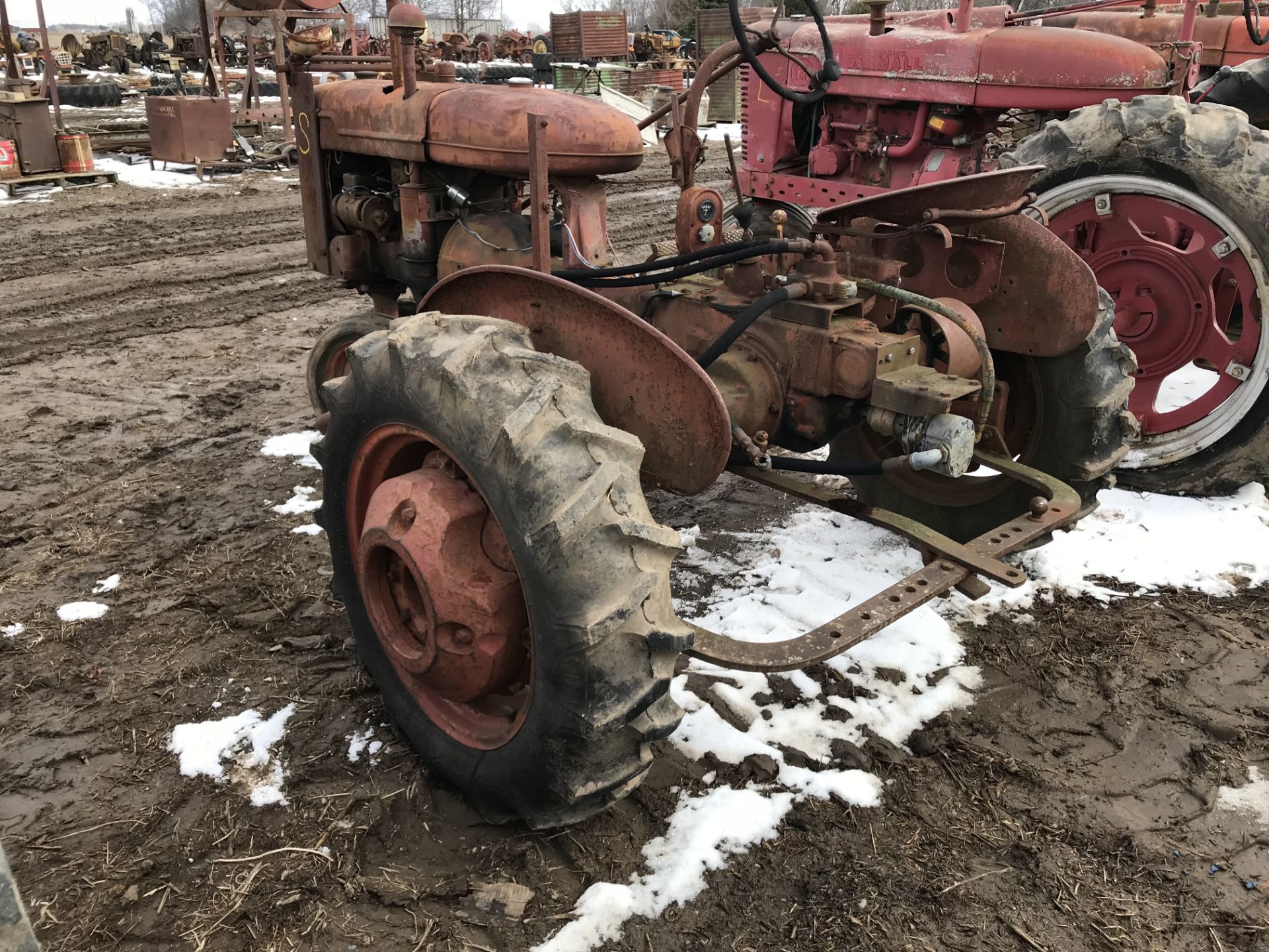 FARMALL B TRACTOR, MOTOR STUCK - Image 3 of 4