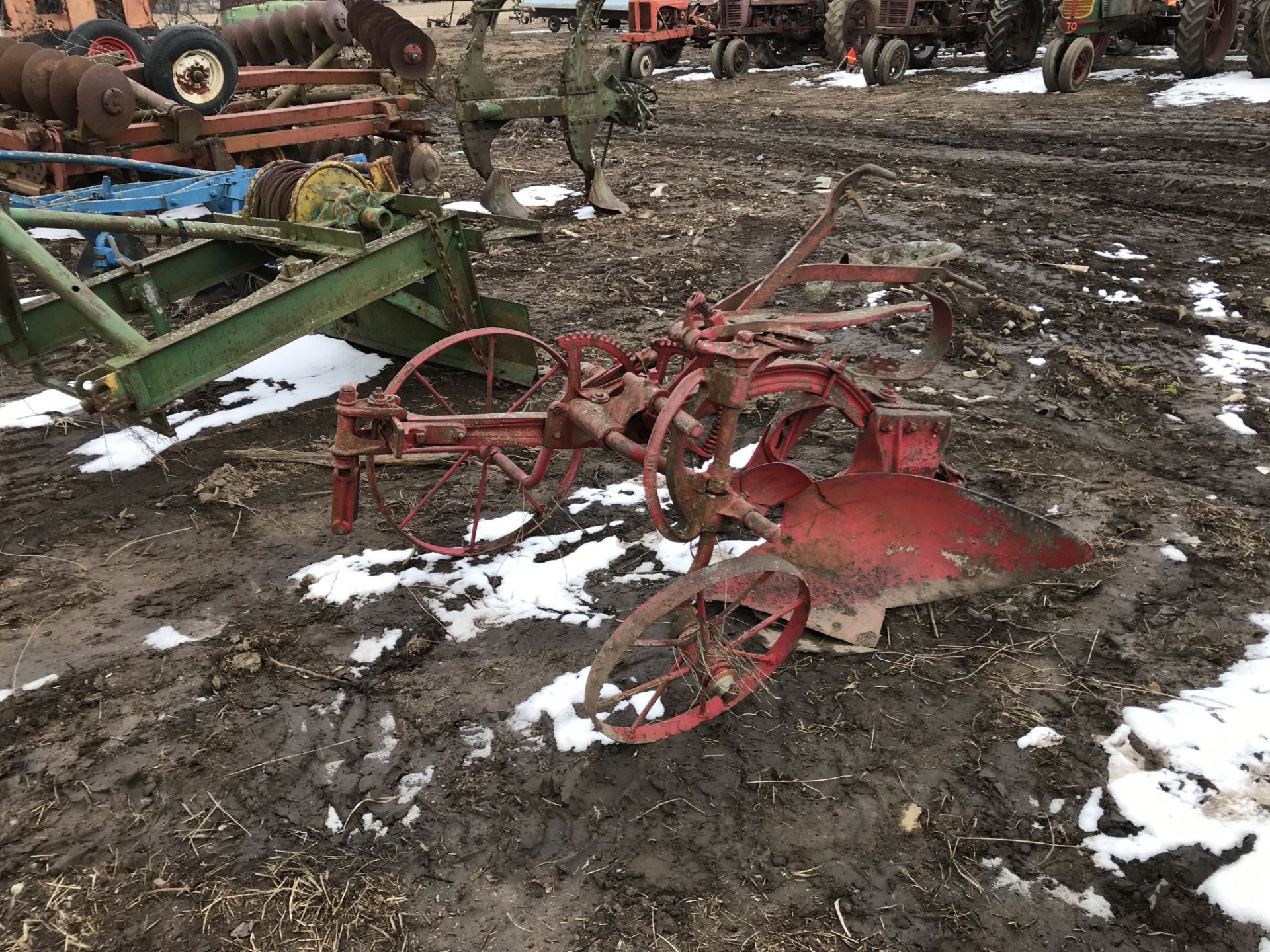 MASSEY 1 BOTTOM RIDE ON PULL TYPE PLOW