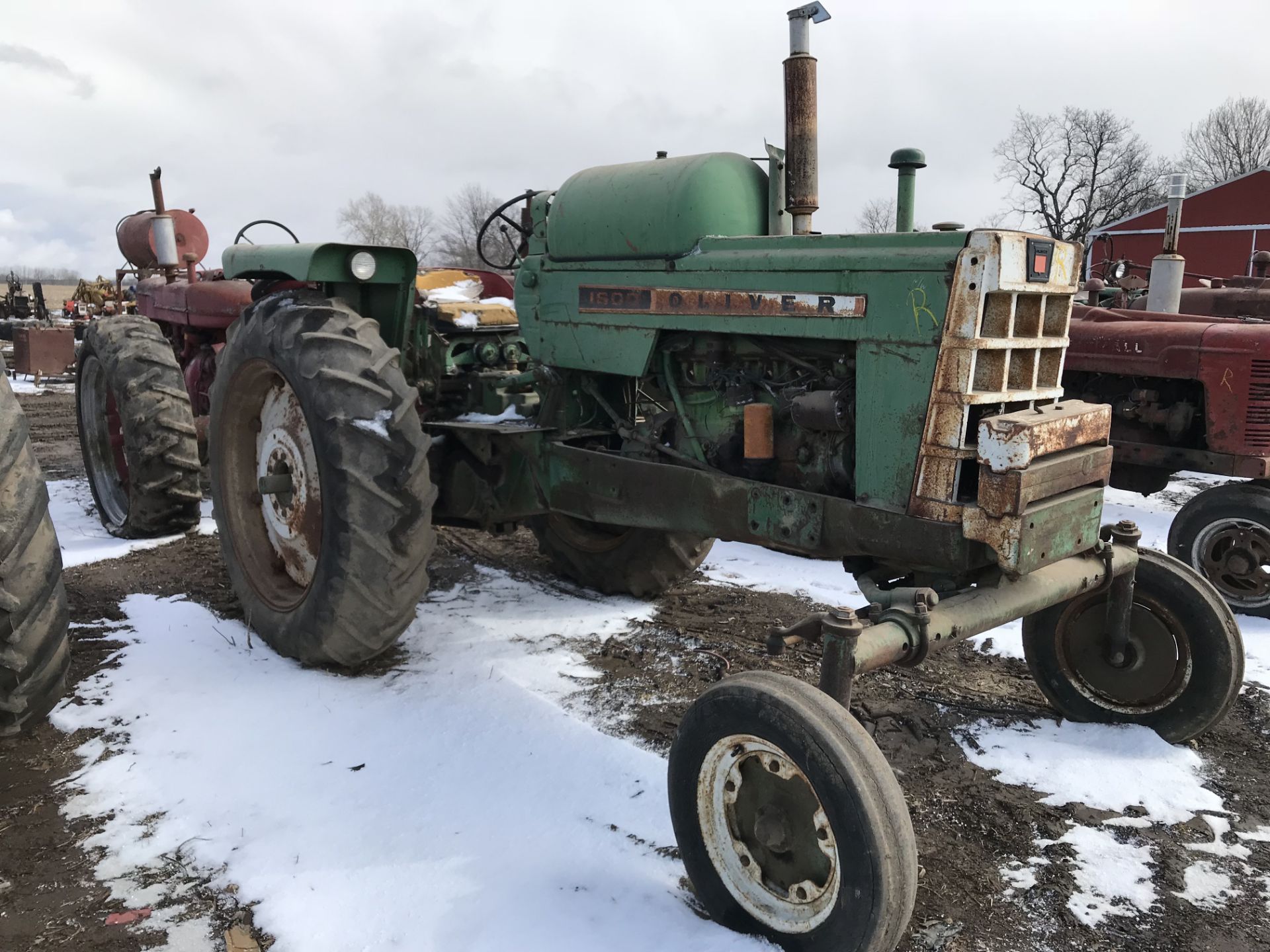 OLIVER 1600 LP TRACTOR, 3PT, FENDERS, RUNNING - Image 2 of 5