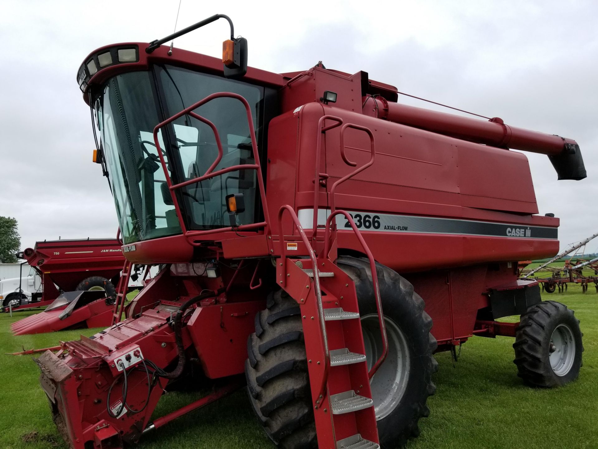 CASE IH 2366 COMBINE, SPECIALTY ROTOR, CHOPPER, ROCK TRAP, AFS MONITOR, 4882 ENGINE HOURS / 3862