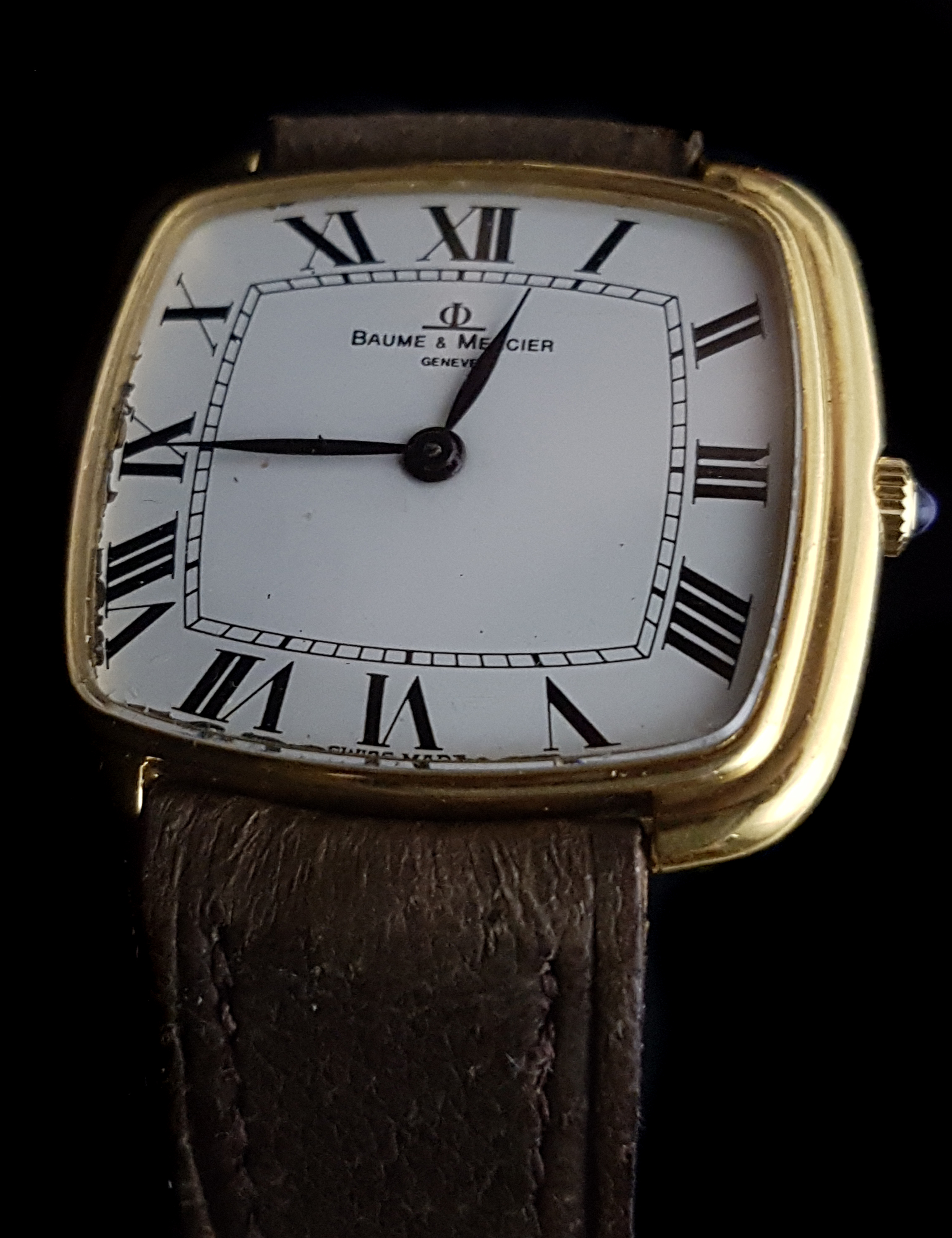 A gentleman's 18k gold Baume & Mercier wristwatch, rectangular bezel, on a white dial with black - Image 3 of 3