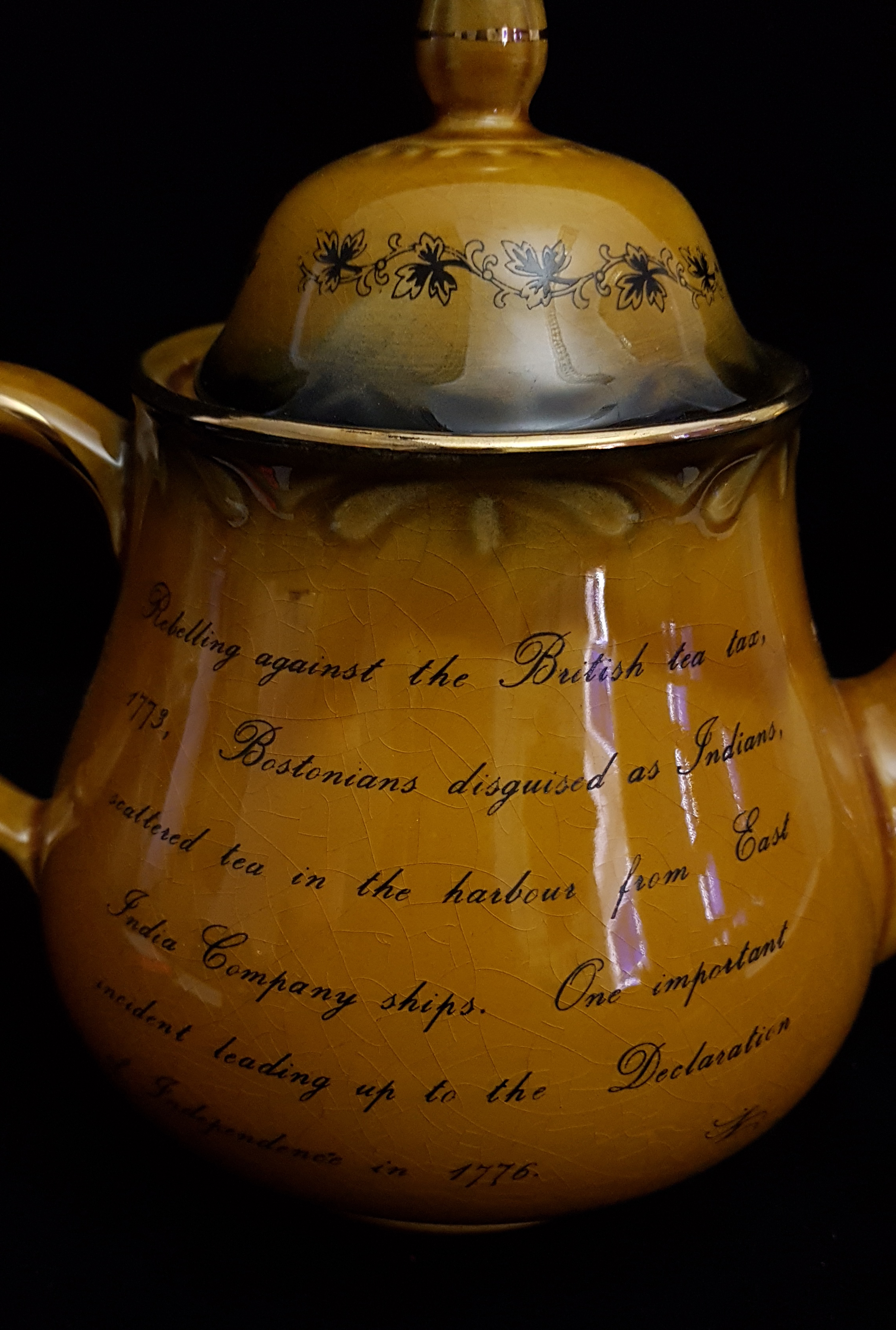 American Interest - An Arthur Wood Boston Tea Party teapot, printed in black with scene of a clock - Image 6 of 8