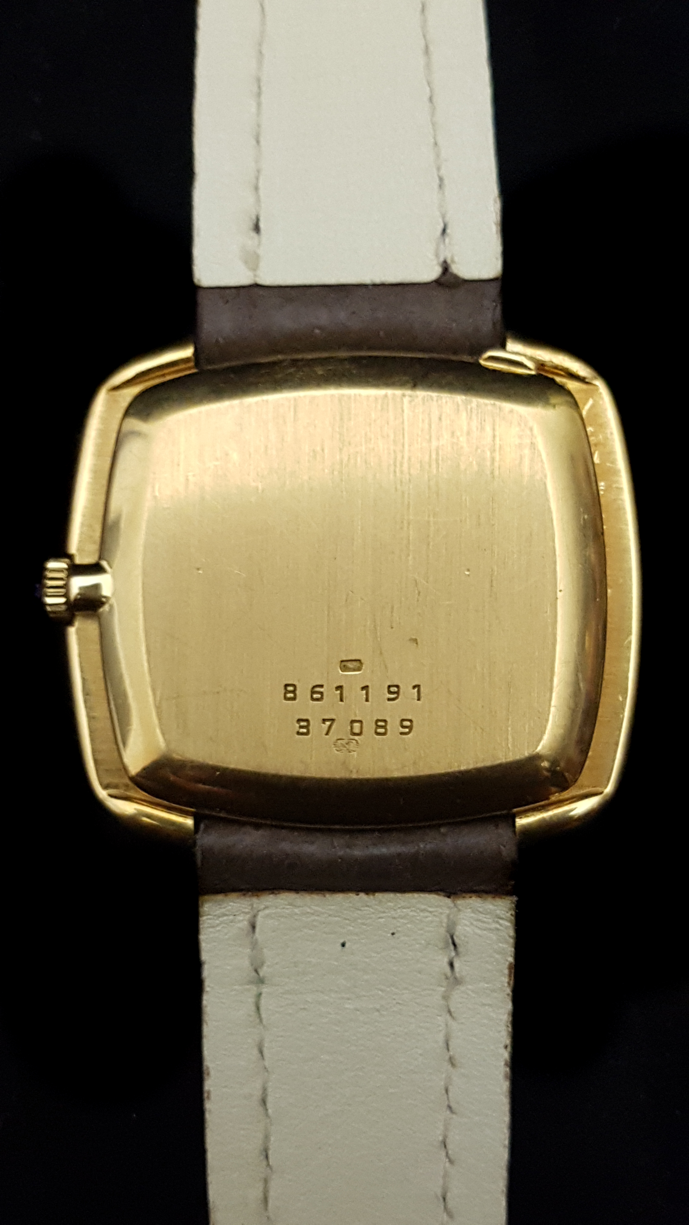 A gentleman's 18k gold Baume & Mercier wristwatch, rectangular bezel, on a white dial with black - Image 2 of 3