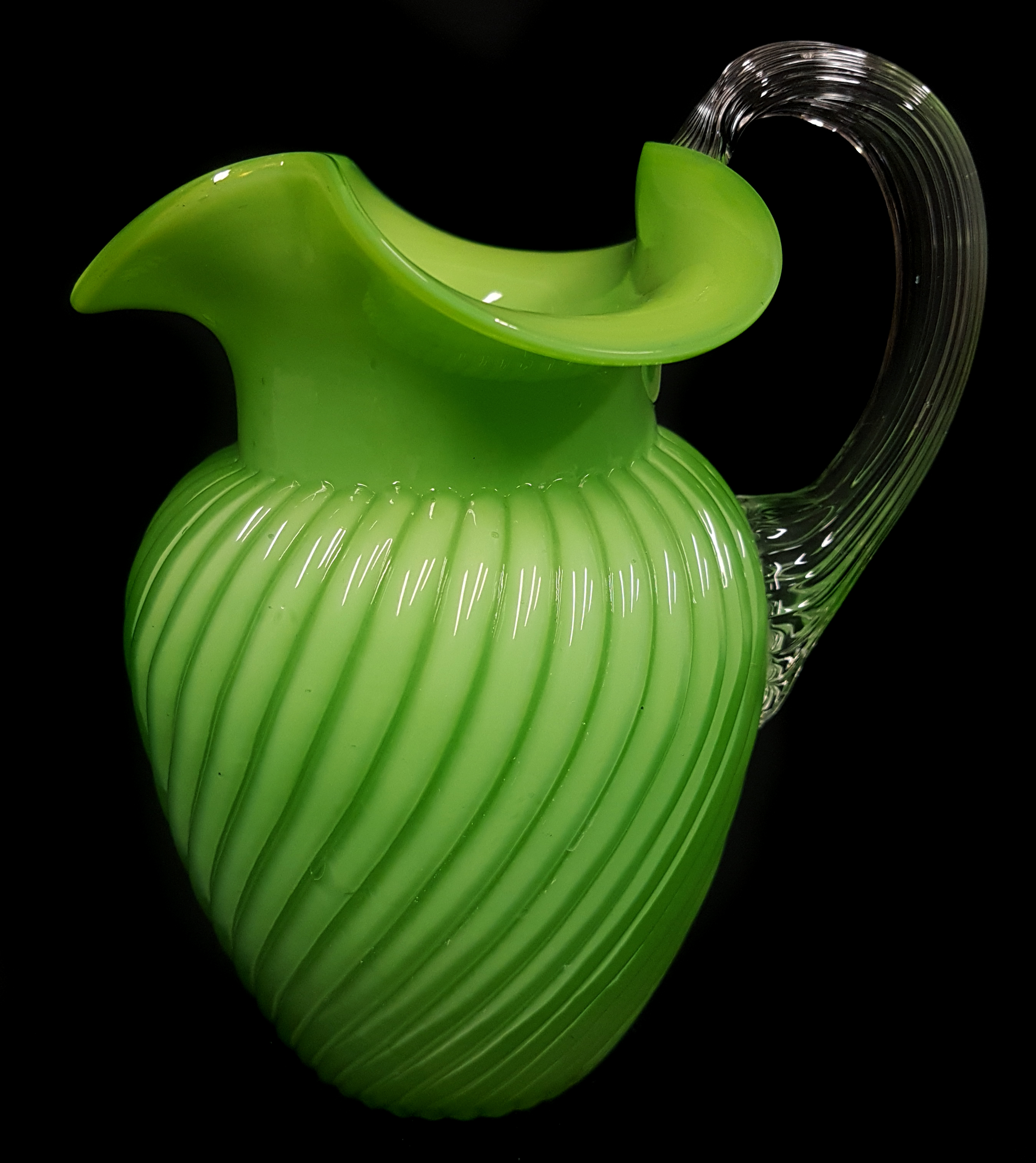 A Stourbridge cased and ribbed green glass jug, trefoil rim with colourless glass strap handle, 16cm - Image 3 of 4