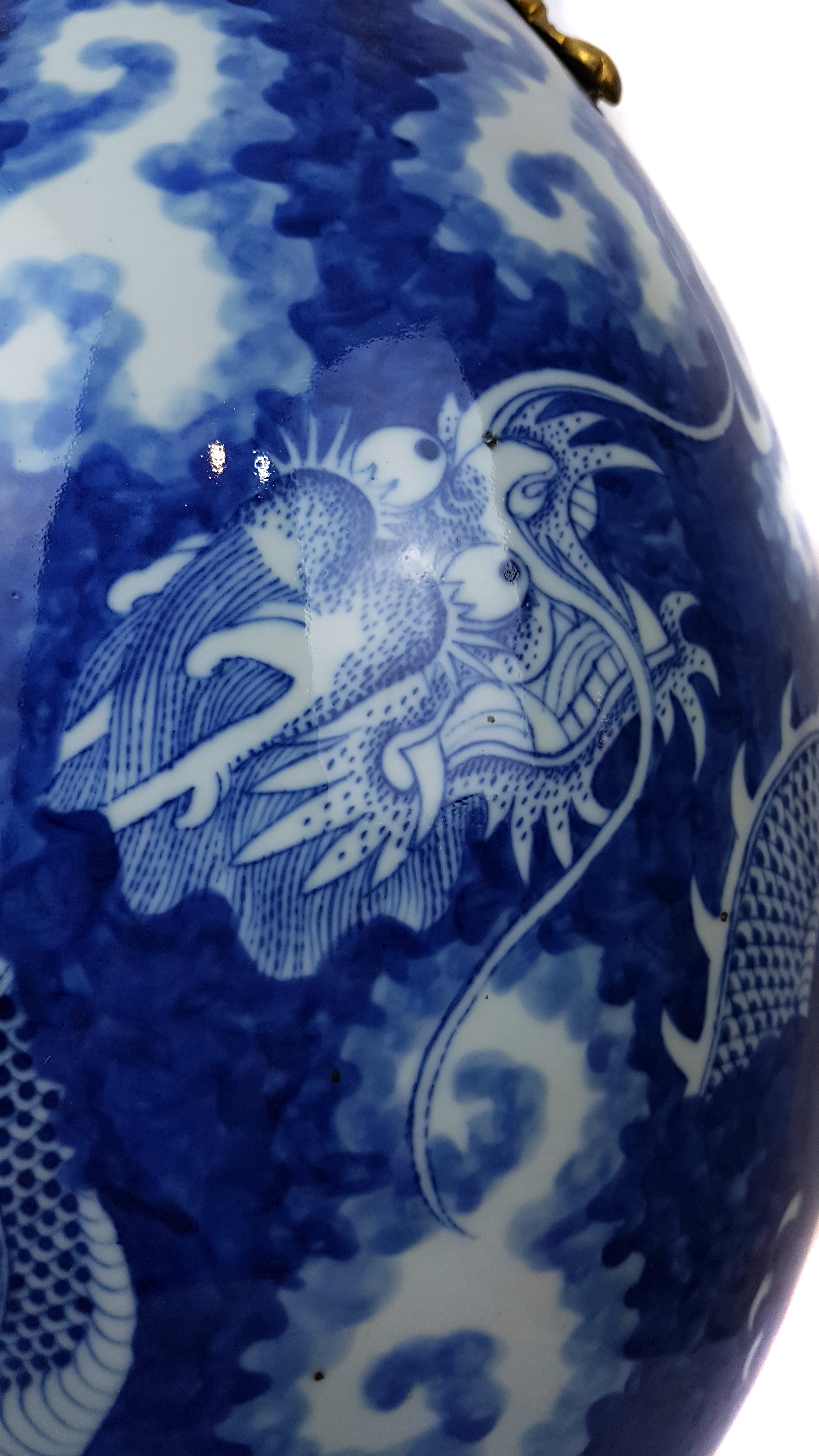 A Chinese blue and white porcelain bottle vase with ormolu mounts, the vase painted with dragons - Image 5 of 5