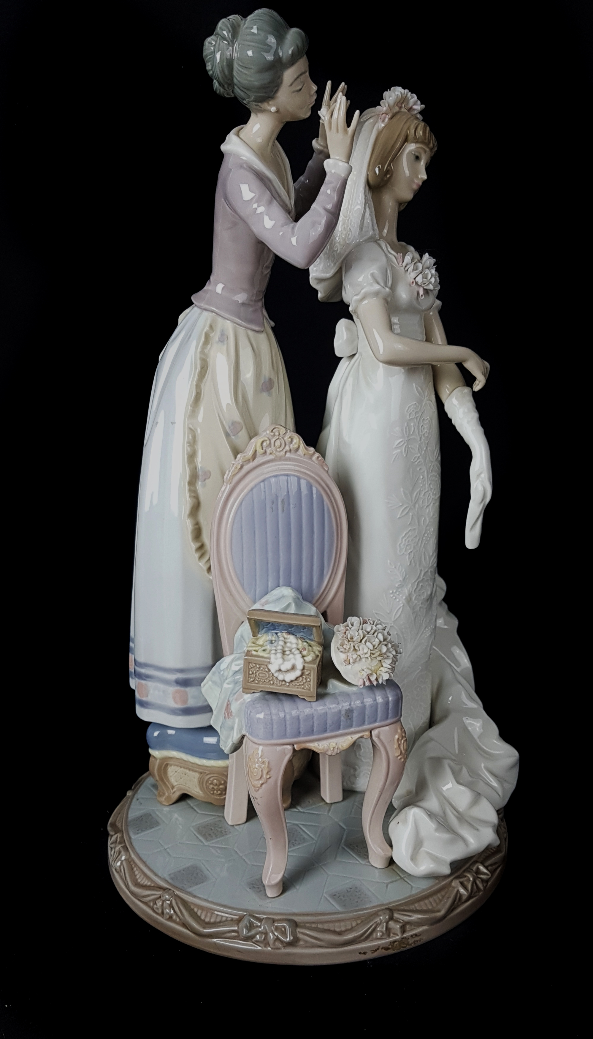 A Lladro figure group, My Wedding Day, designed by Jose Puche, retired 1992, 39.5cm high - Image 3 of 3