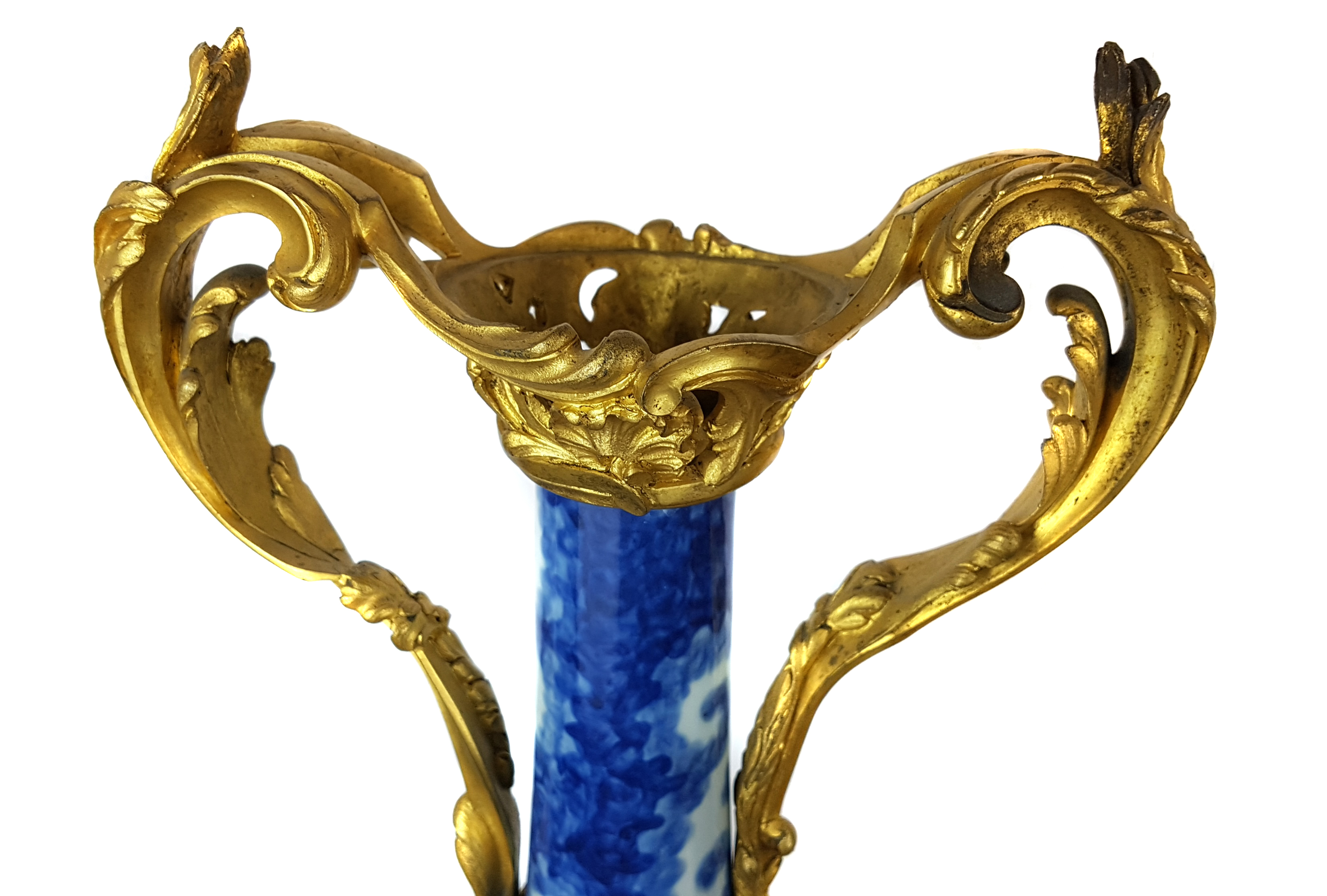 A Chinese blue and white porcelain bottle vase with ormolu mounts, the vase painted with dragons - Image 3 of 5