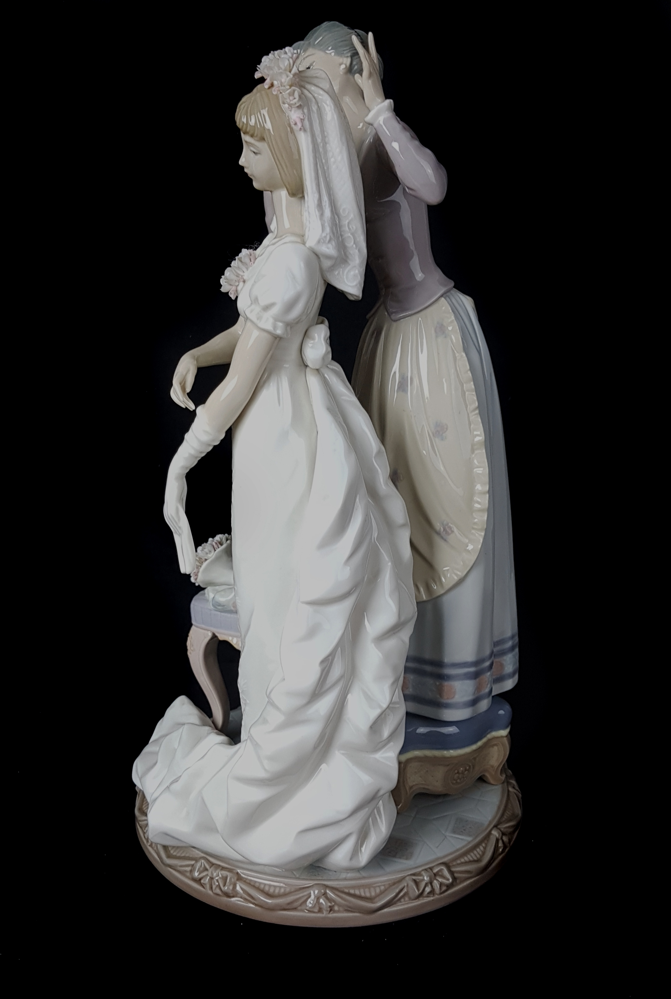 A Lladro figure group, My Wedding Day, designed by Jose Puche, retired 1992, 39.5cm high - Image 2 of 3