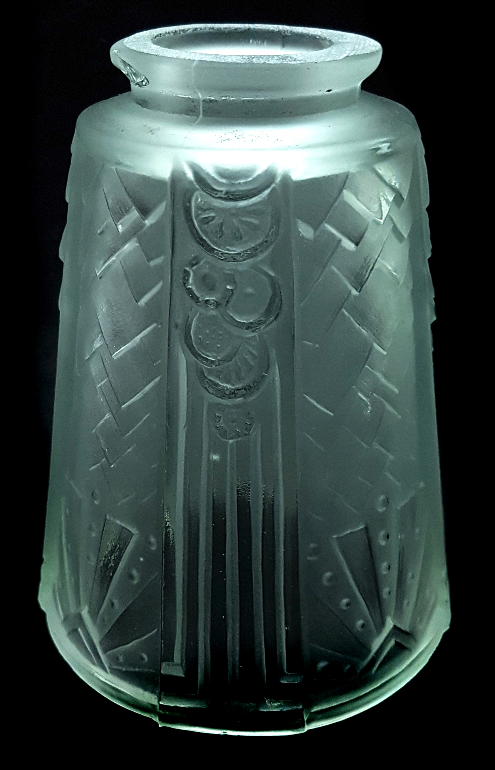 Architectural Salvage Interest - Three Art Deco glass lamp shades, one of bell form frosted and - Image 3 of 4