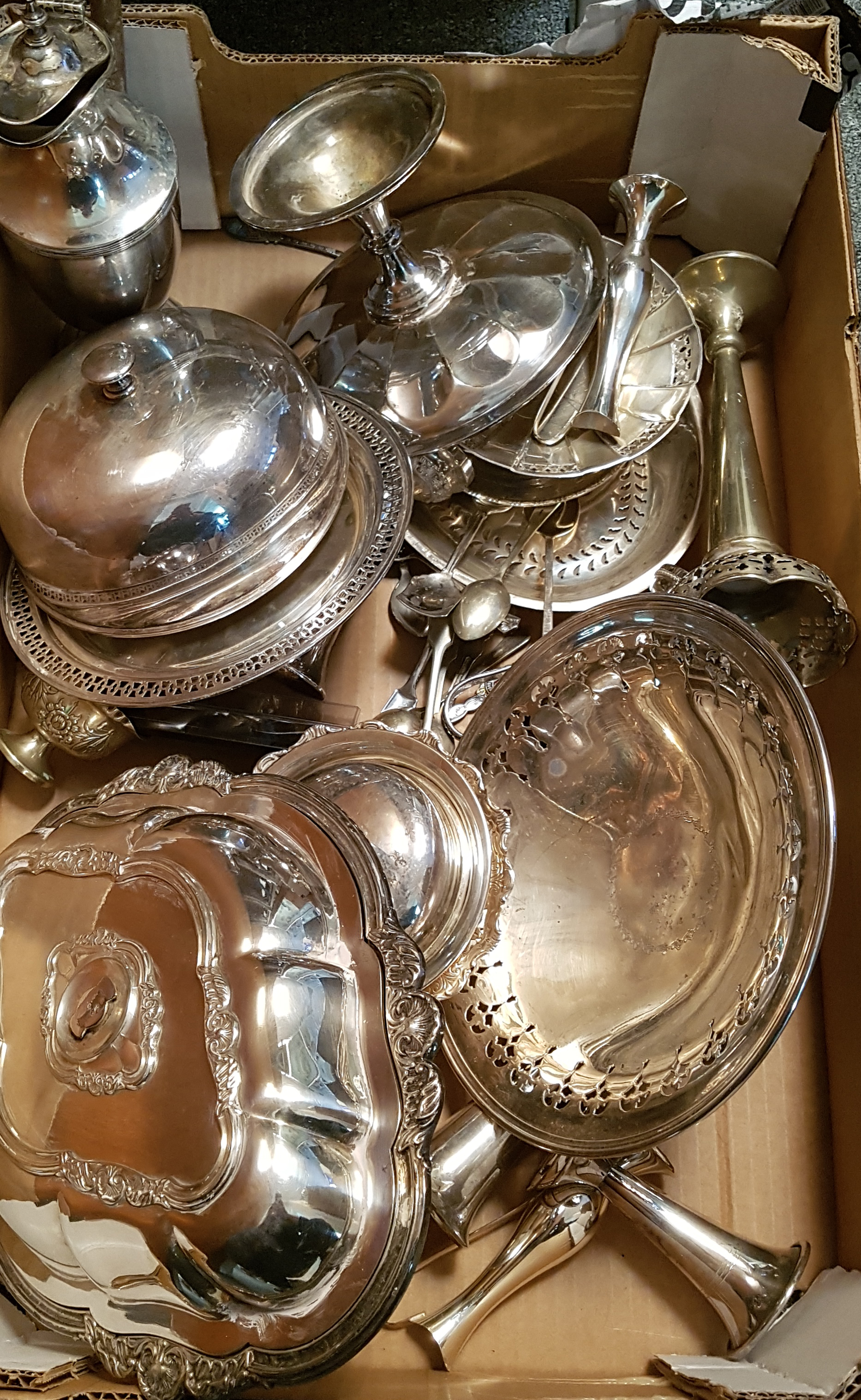 A quantity of silver plated wares including claratine and muffin dish cover and stand (qty)