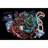 Costume jewellery - A large quantity of hardstone and imitation stone set items including garnet set