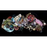 Costume Jewellery - 3 kilos of assorted modern costume jewellery (qty)