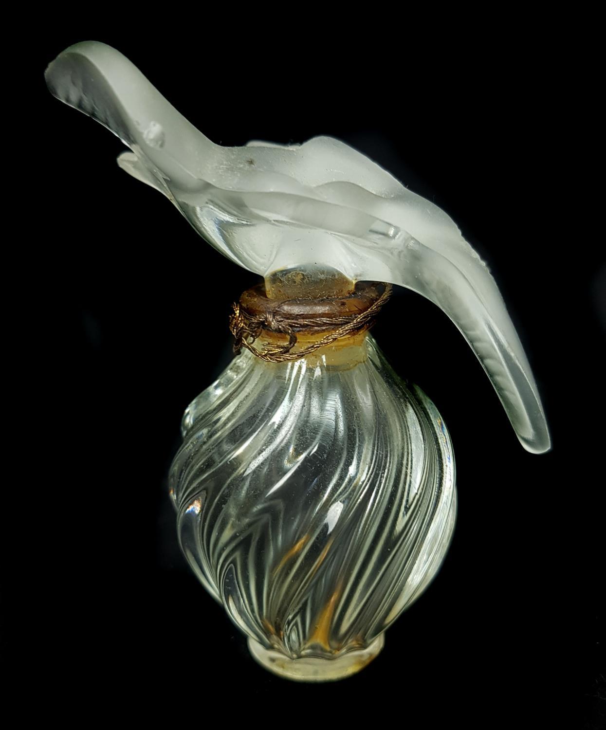 L'Air du Temps -Nina Ricci- A Lalique Glass bottle, of small size, spiral fluted ovoid body with - Image 2 of 4