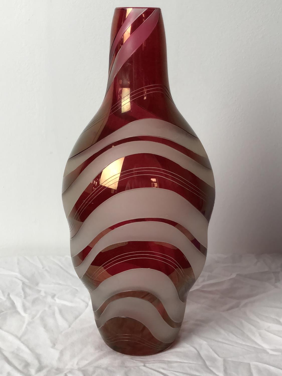 Karel Wünsch for Borske Sklo - A ruby red flashed and frosted colourless glass flattened bottle - Image 4 of 4
