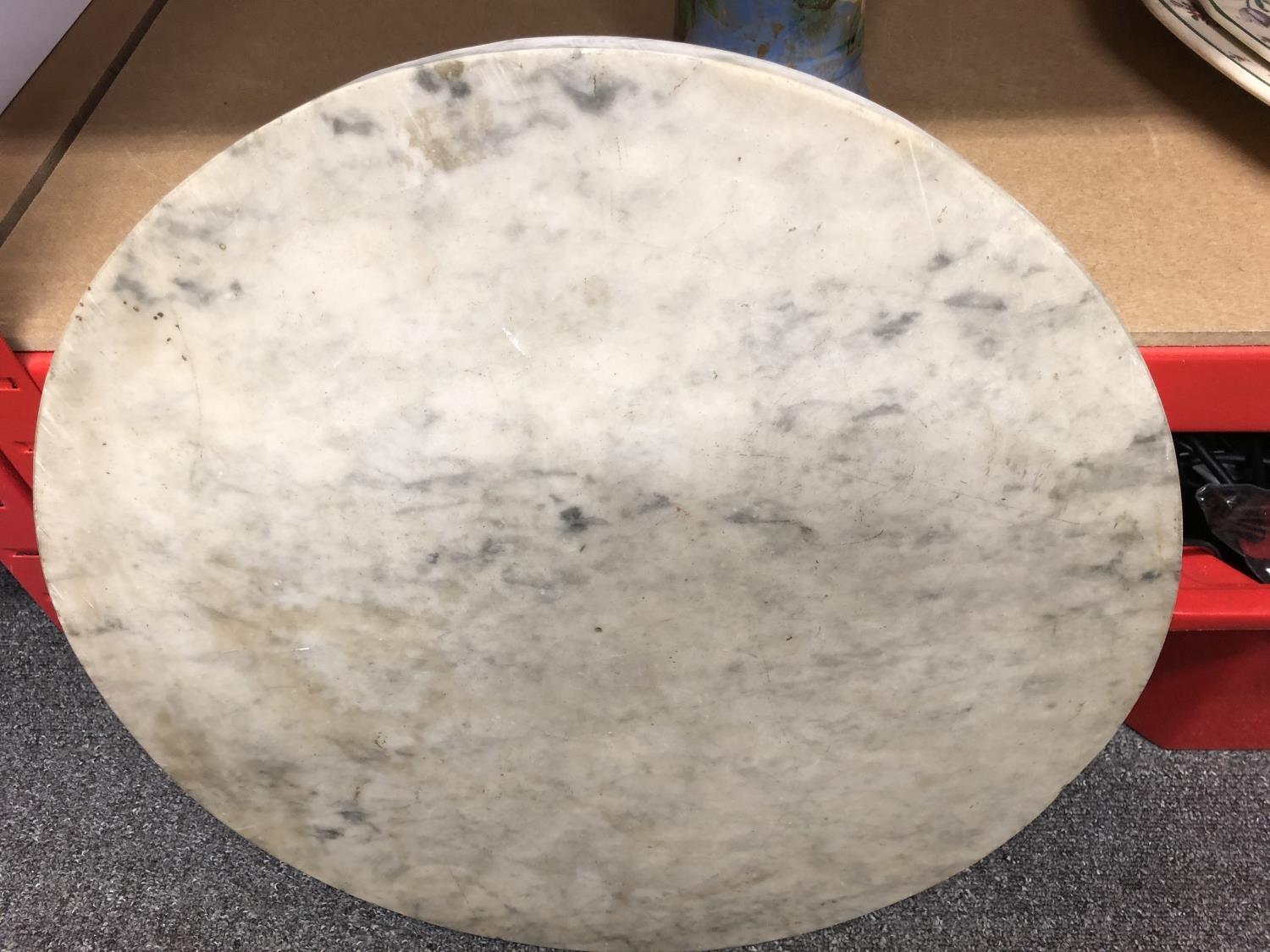 A variegated grey/white marble circular table top, 47cm diam - Image 2 of 4