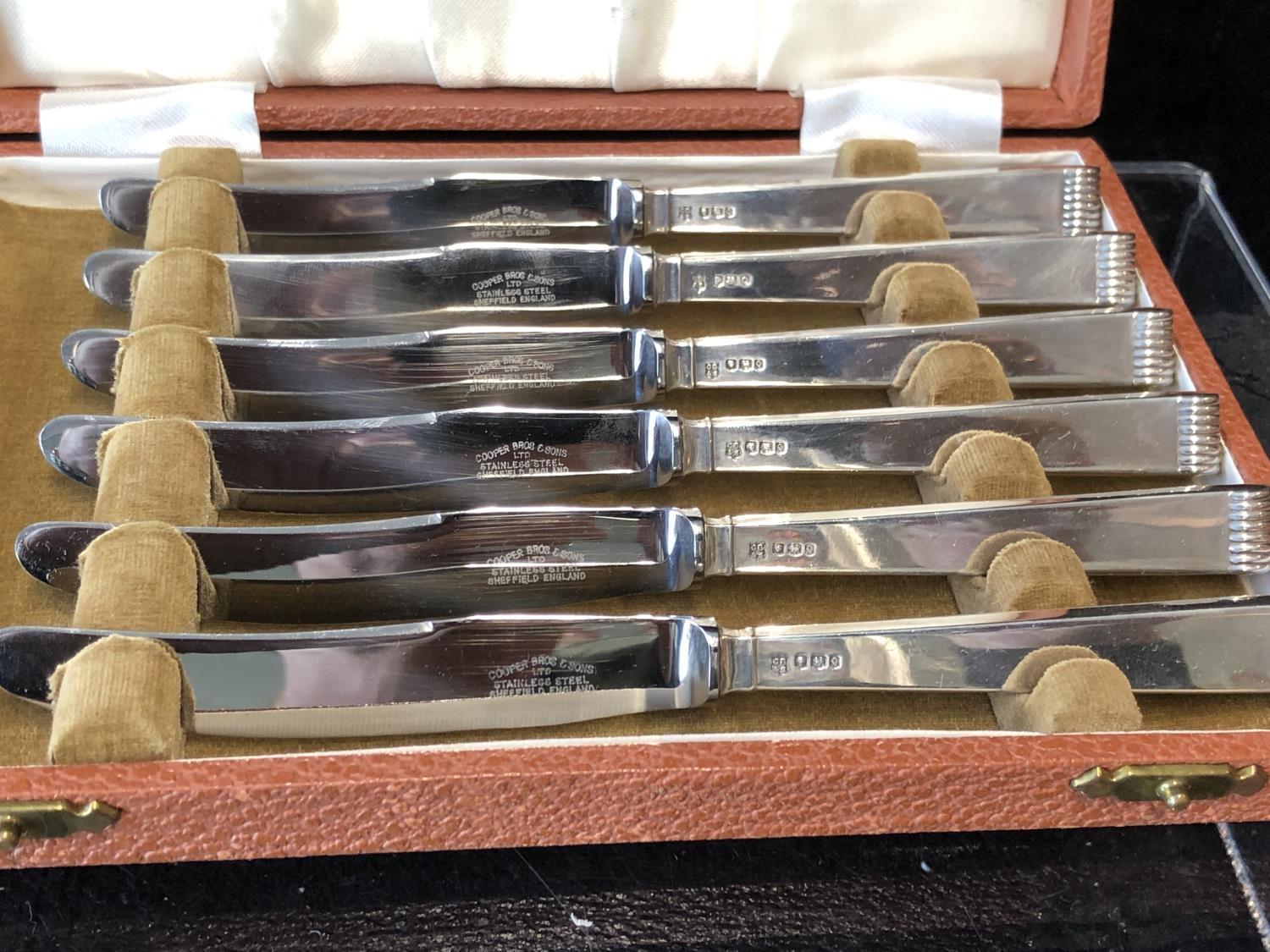 A cased set of six silver handled butter knives, stylised reeded pistol handles, stainless steel - Image 5 of 6