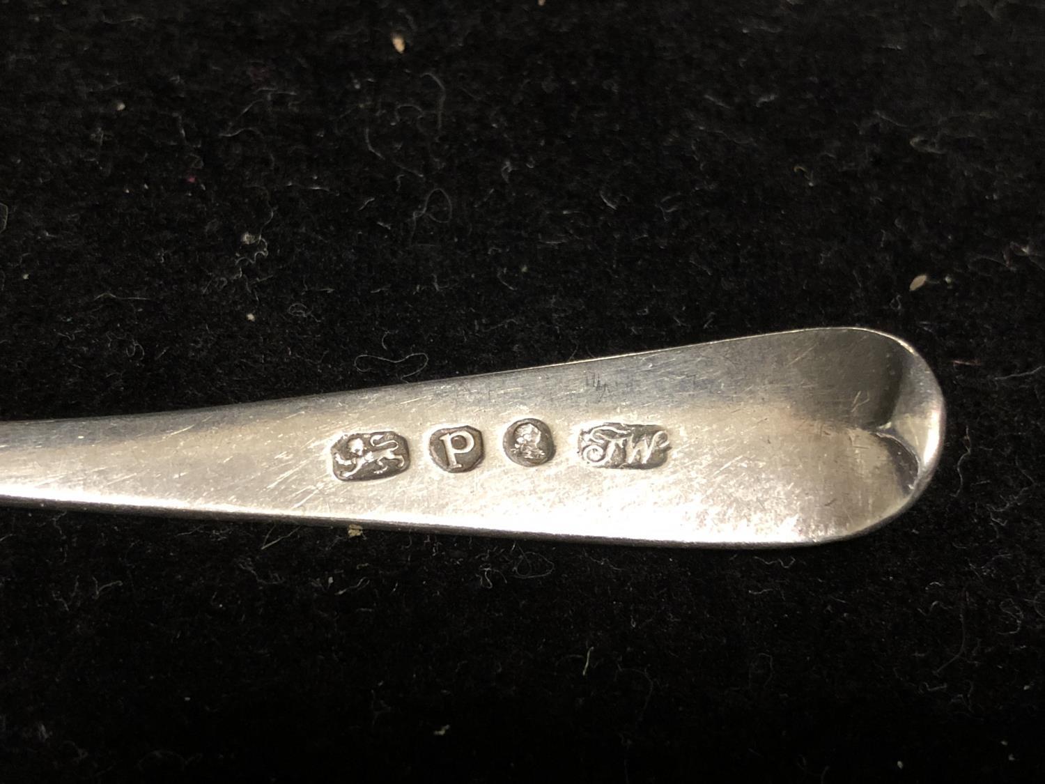 Six silver bright cut decorated tea spoons, London 1790, makers mark of TW (6) - Image 4 of 5