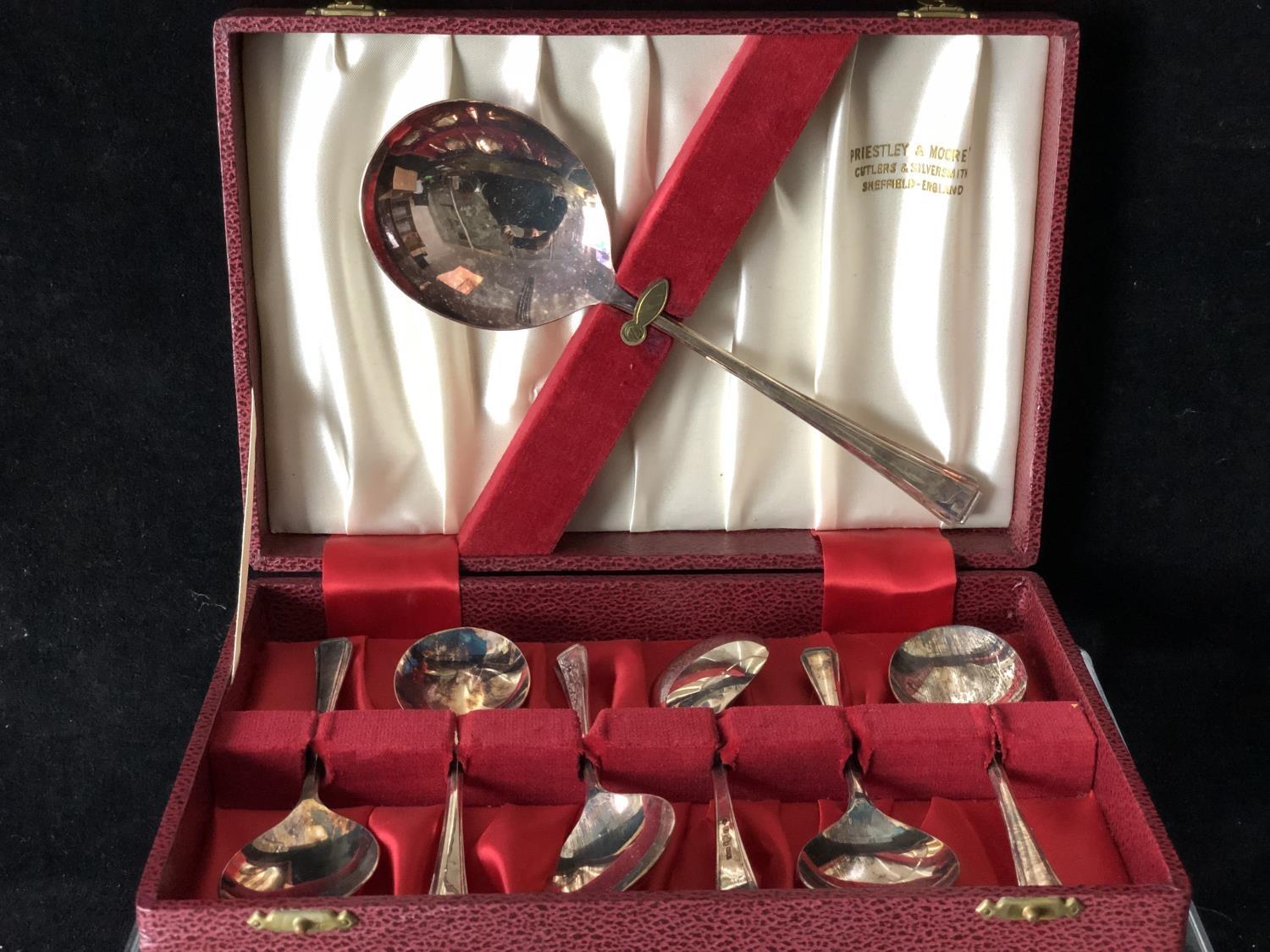 Four silver golf trophy spoons, the handles formed as a pair of golf clubs with single ball - Image 3 of 26