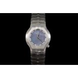 A LADIES TAG HEUER WRIST WATCH, mother of pearl dial,