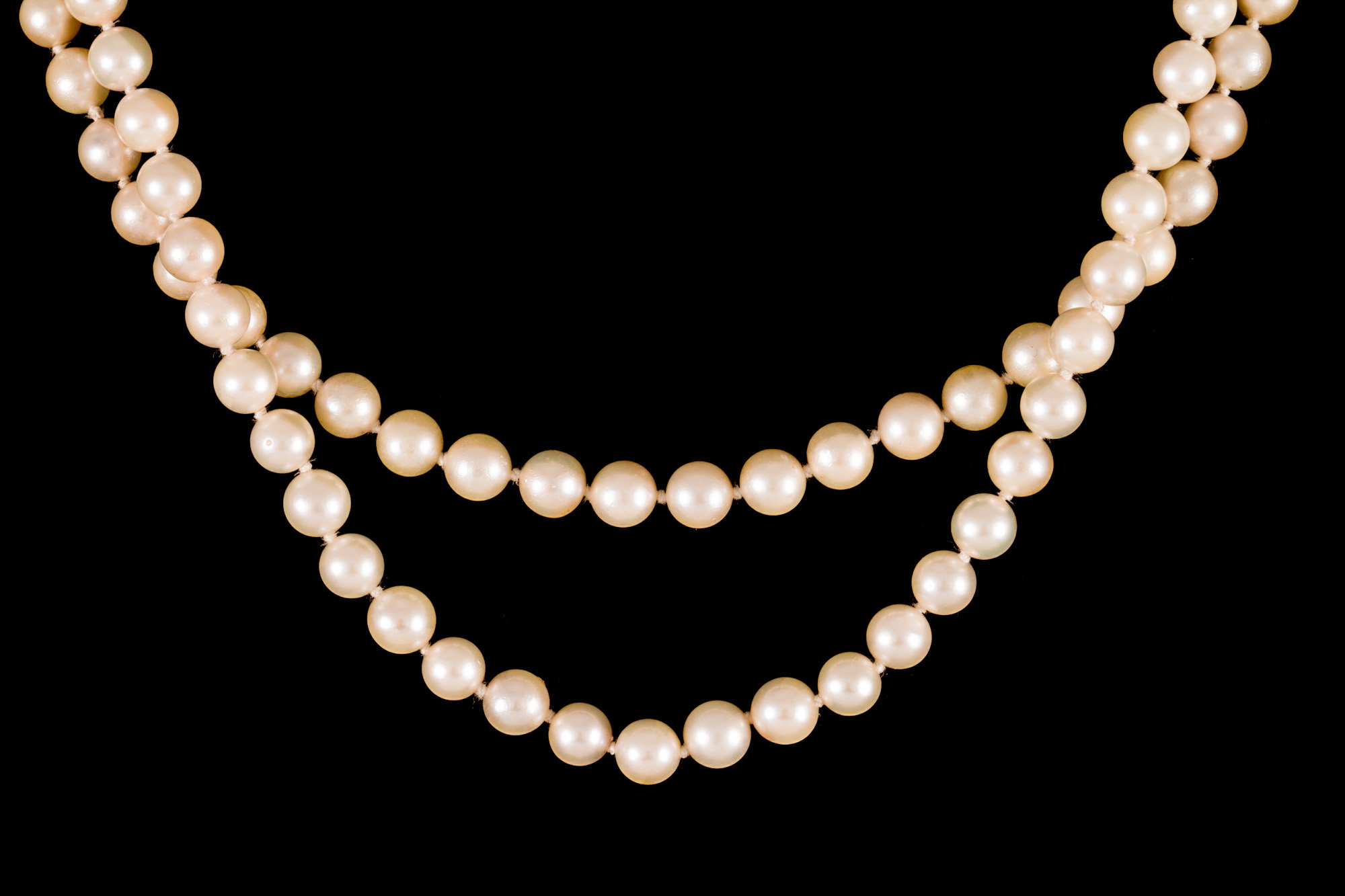 A TWIN ROW CULTURED PEARL NECKLACE, with