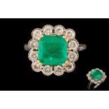 AN EMERALD AND DIAMOND CLUSTER RING, with emerald of approx. 3.50ct, diamonds of approx. 1.