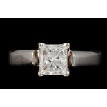 A SOLITAIRE DIAMOND RING,