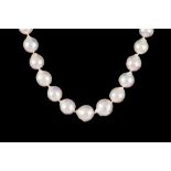 A SOUTH SEA CULTURED PEARL NECKLACE, wit