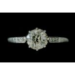 AN ANTIQUE DIAMOND SOLITAIRE RING, of approx. 1.