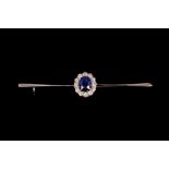 A SAPPHIRE AND DIAMOND BAR BROOCH, one oval cut sapphire of approx. 5.