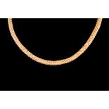 AN 18CT GOLD FLEXIBLE SNAKE LINK NECKLACE