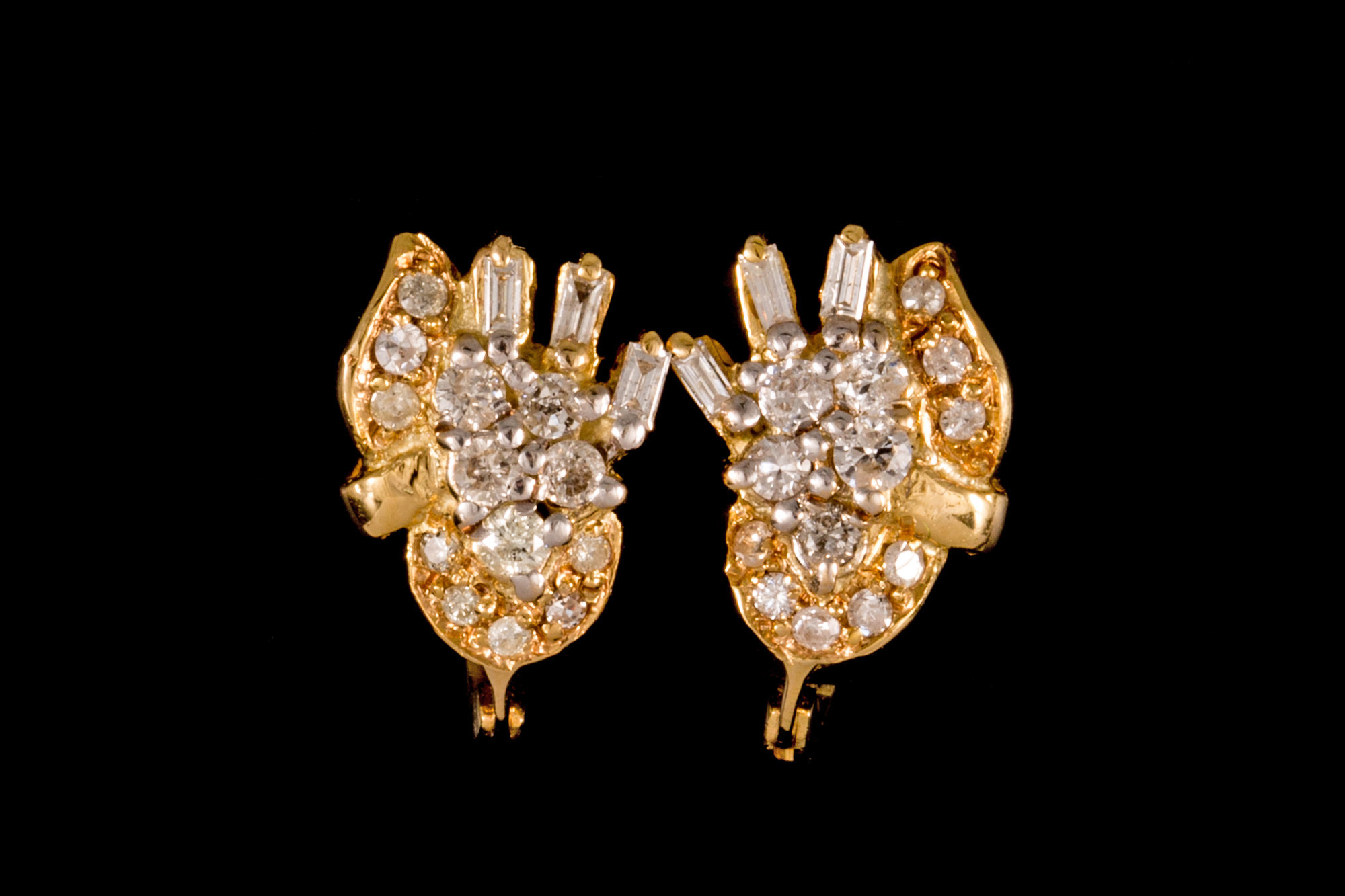 A PAIR OF DIAMOND SPRAY CLUSTER EARRINGS, set with brilliant and baguette cut diamonds,