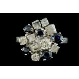A SAPPHIRE AND DIAMOND FANCY CLUSTER RING, with sapphire of approx. 0.