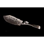A GEORGE III FIDDLE PATTERN SILVER FISH SLICE/SERVER, with open pierced decoration,