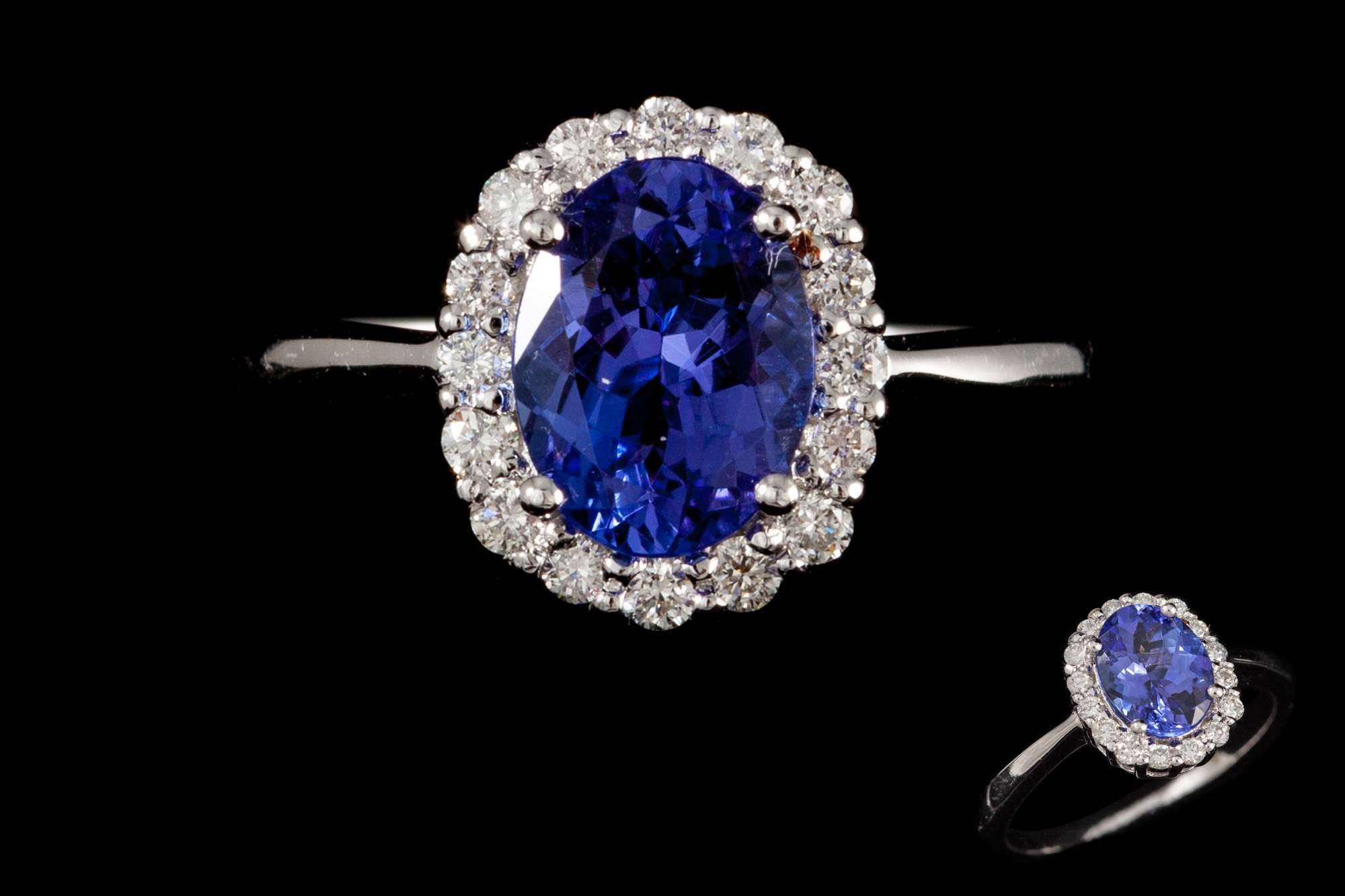 A TANZANITE AND DIAMOND CLUSTER RING,