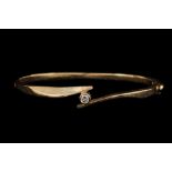 A 14CT GOLD HINGED BANGLE,