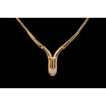 AN 18CT YELLOW GOLD NECKLACE,