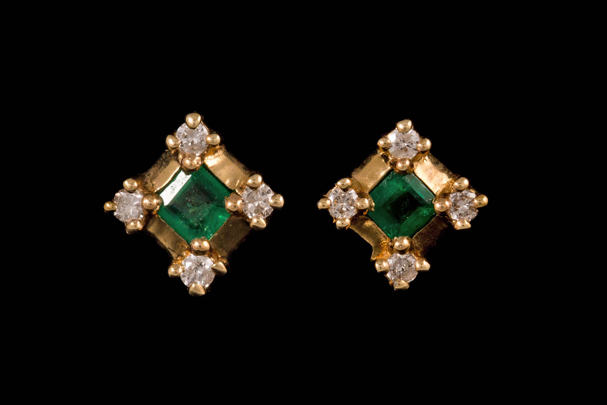 A PAIR OF EMERALD AND DIAMOND EARRINGS,