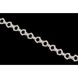 A DIAMOND OPENWORK BRACELET IN PLATINUM, set throughout with diamonds of approx 4.32ct in total.