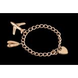 A 9CT YELLOW GOLD CURB LINK BRACELET,