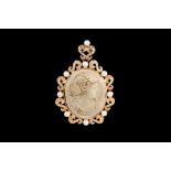 AN OVAL CAMEO BROOCH,