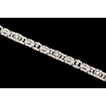 AN EARLY 20TH CENTURY DIAMOND BRACELET,