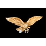 AN 18CT YELLOW GOLD EAGLE BROOCH, with attached freshwater pearl.