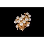 A CULTURED PEARL CLASP,