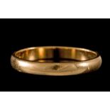 AN 18CT GOLD BAND RING