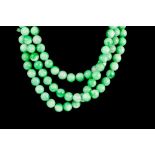 A JADE BEAD NECKLACE,